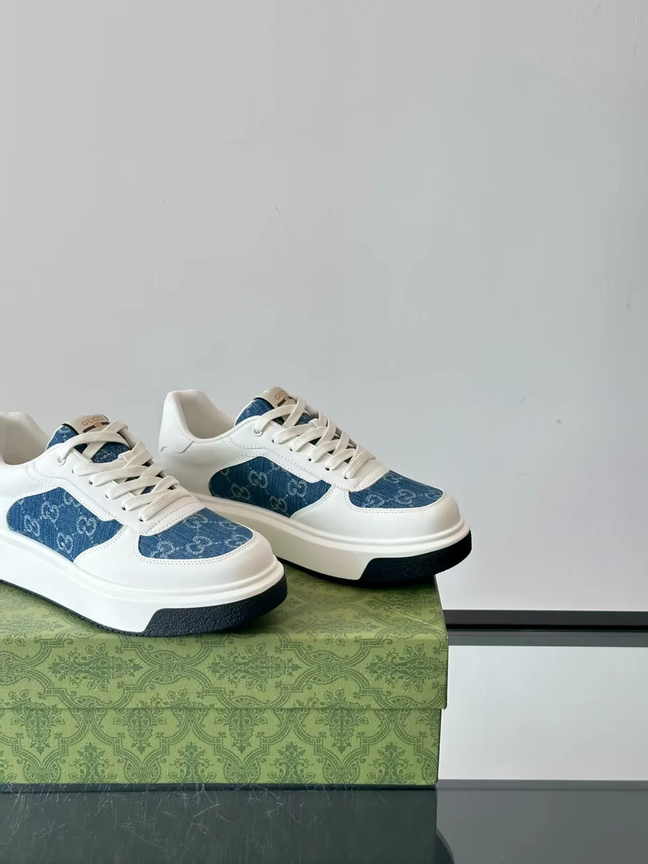 Factory price: 480💰New men's shoes GUCCI [Lightning] latest shoes shipped. Original quality, fashionable, special materials, sheepskin lining, new packaging. The foot feels super comfortable and the workmanship is impeccable. Size: 38-44, customized 45